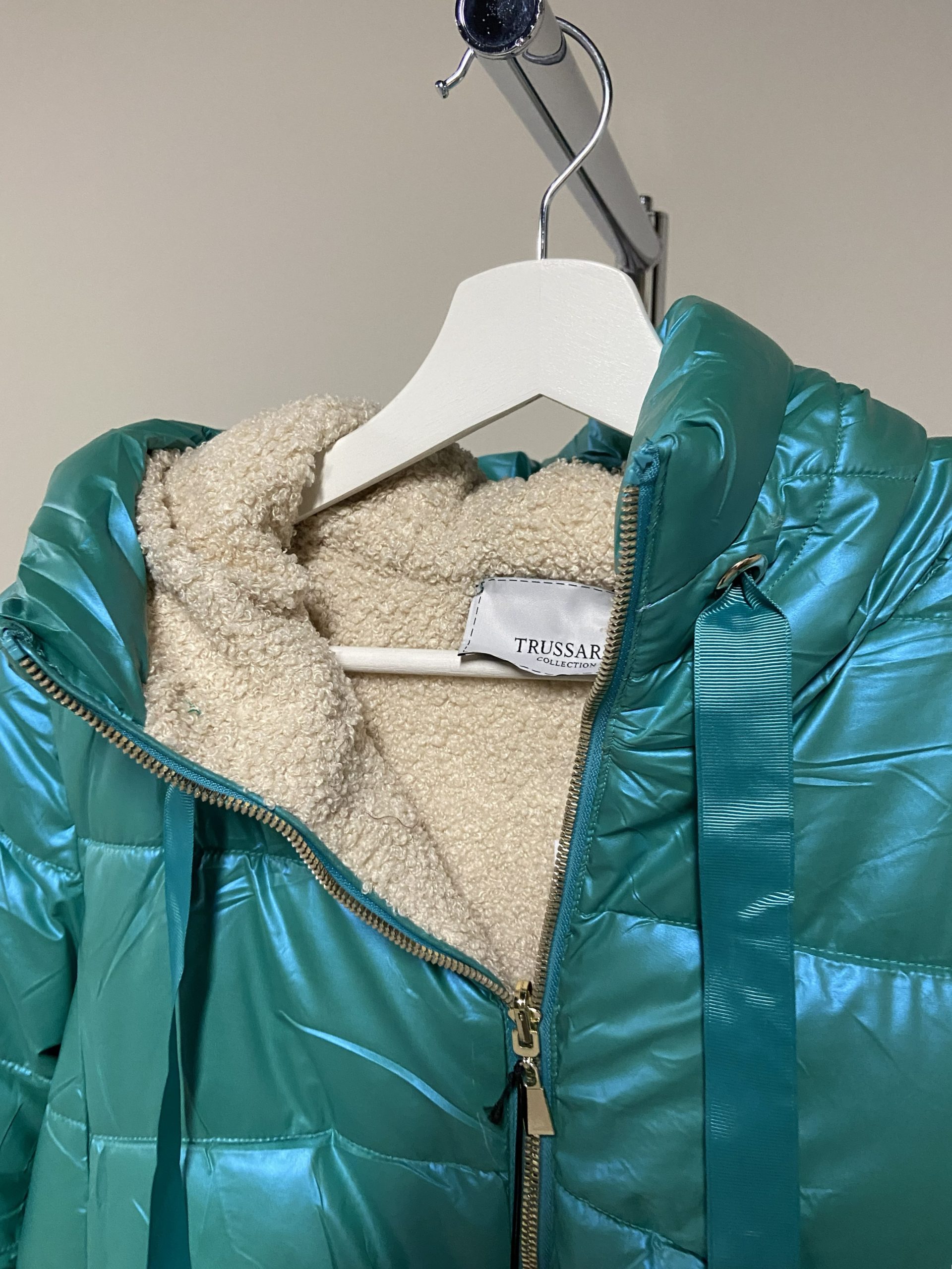 Piumino corto verde acqua lucido Trussardi donna